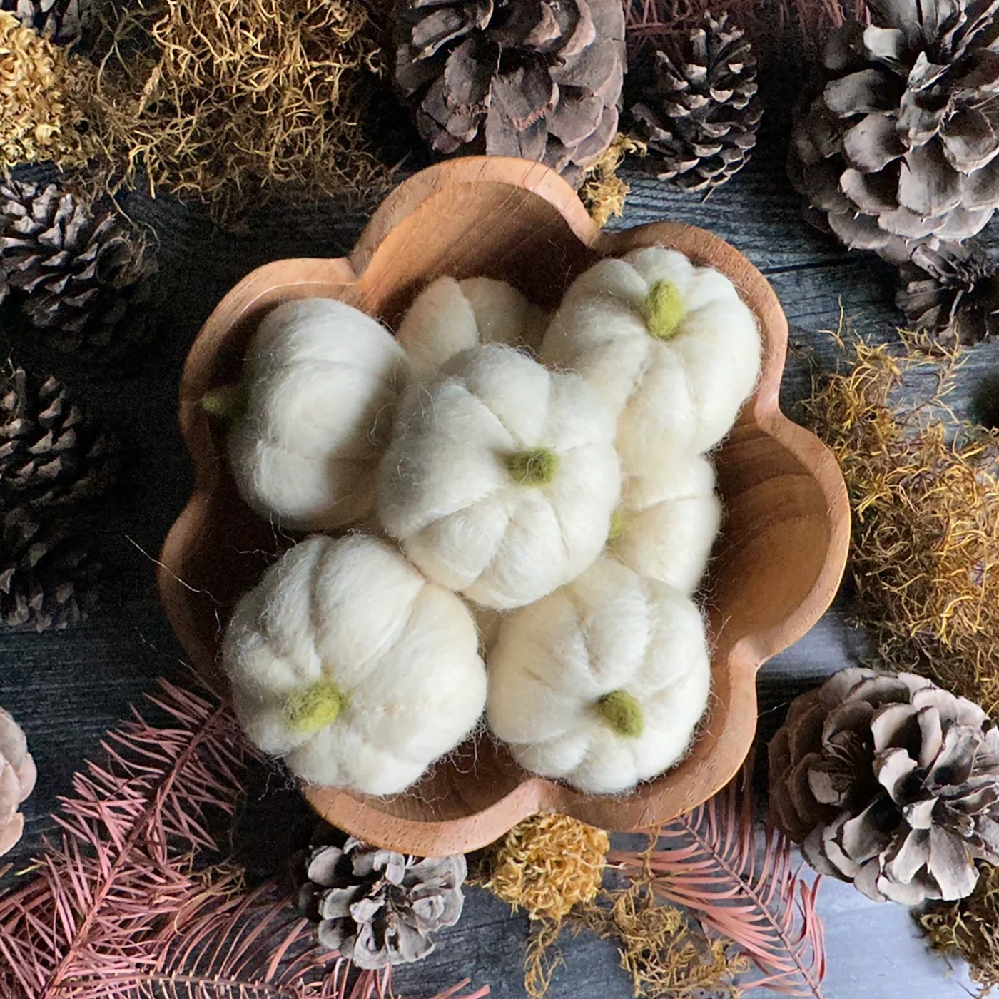 House of Moss | Felted wool pumpkins, Snowberry White (Single Unit)