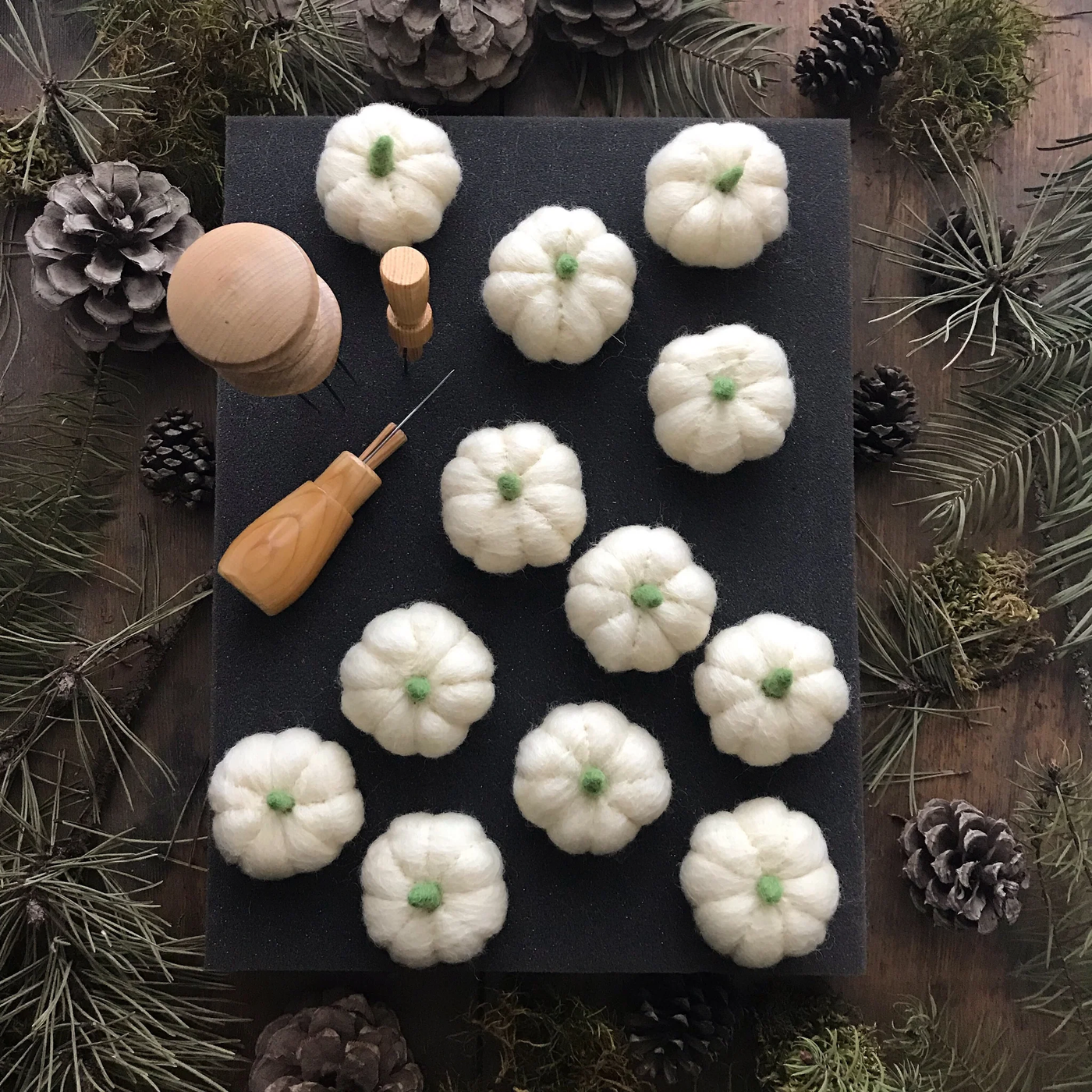 House of Moss | Felted wool pumpkins, Snowberry White (Single Unit)