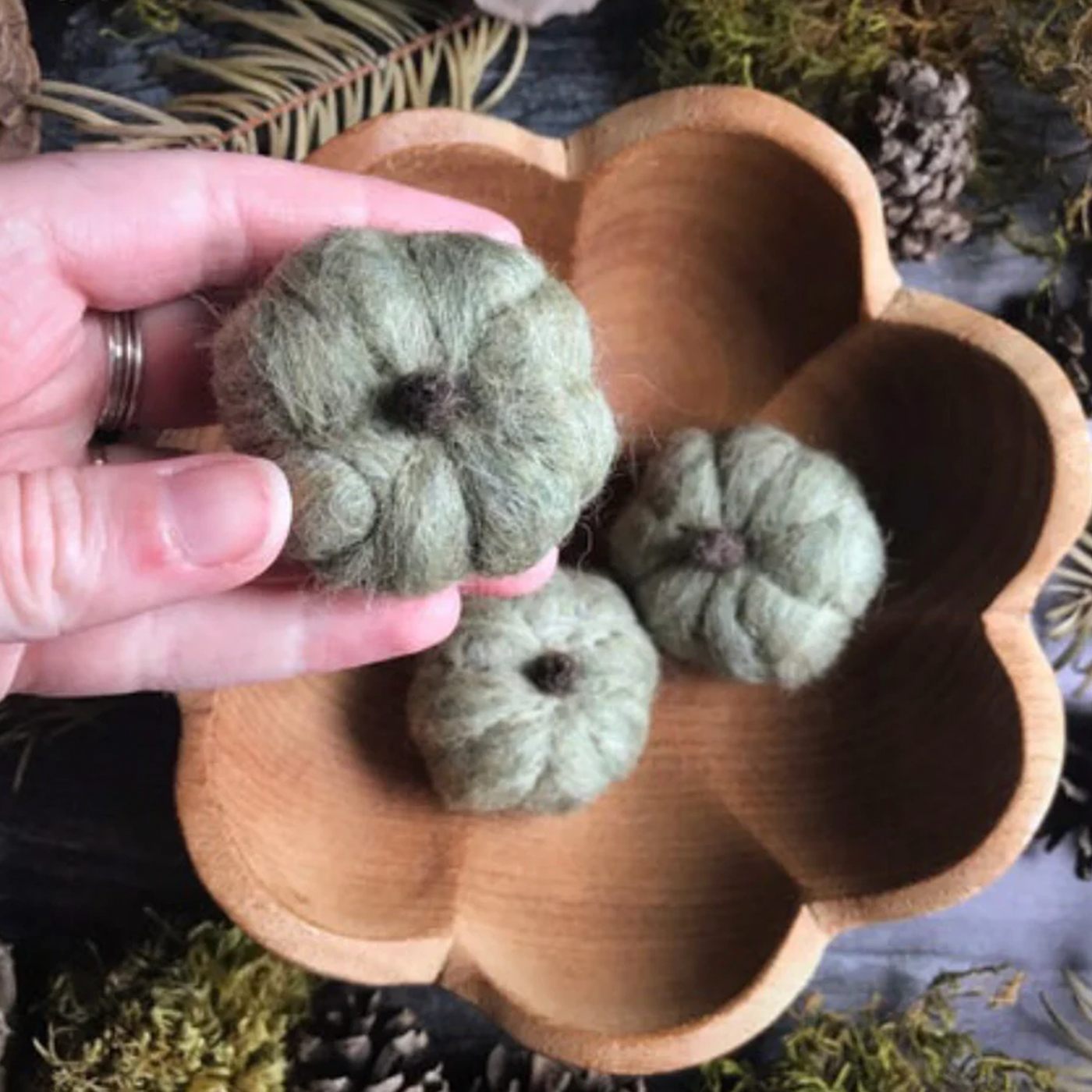 House of Moss | Felted wool pumpkins, Meadow Green (Single Unit)