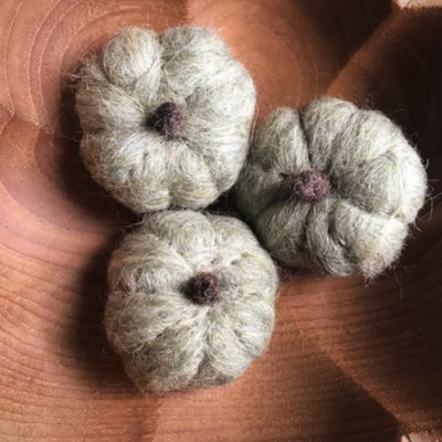 House of Moss | Felted wool pumpkins, Meadow Green (Single Unit)