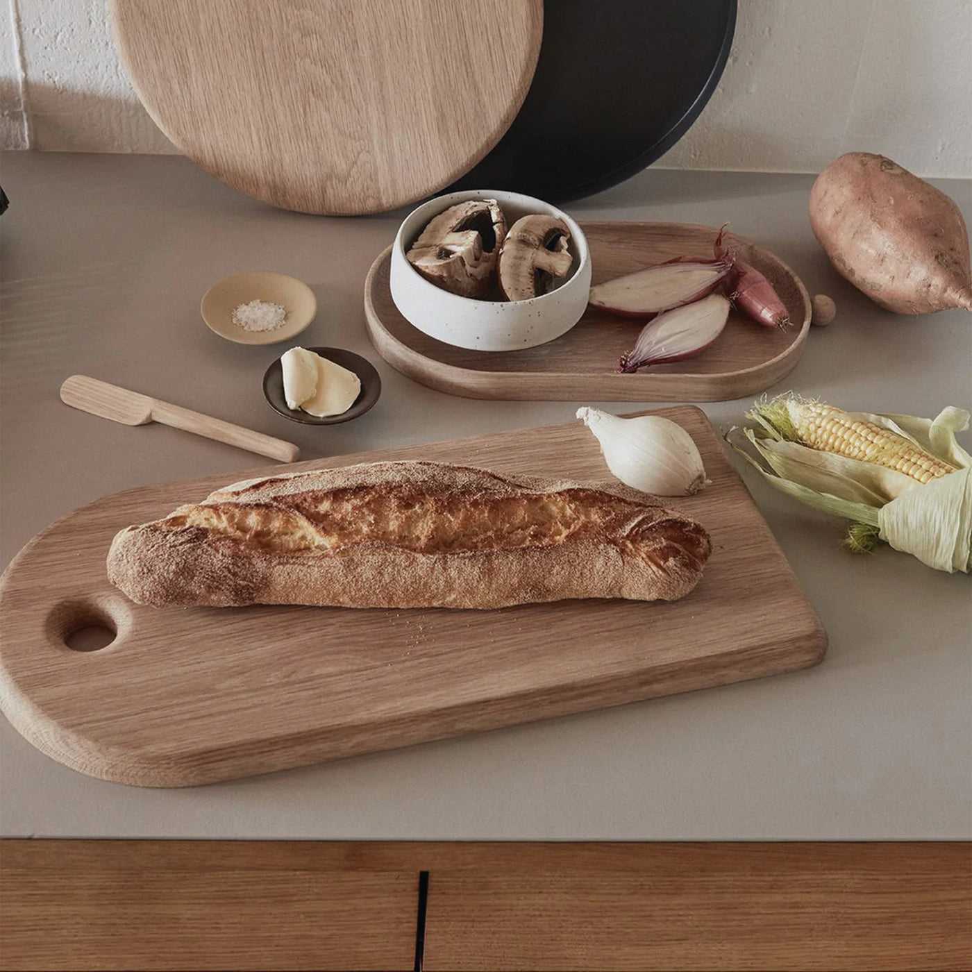 Inka Oak Oval Tray Natural Oak made by Oyoy on a dinning table